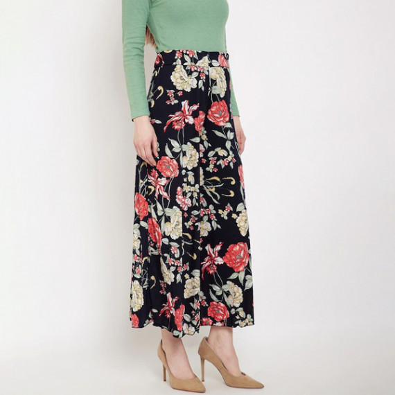 https://www.hypepulse.in/products/women-black-red-floral-printed-flared-palazzos