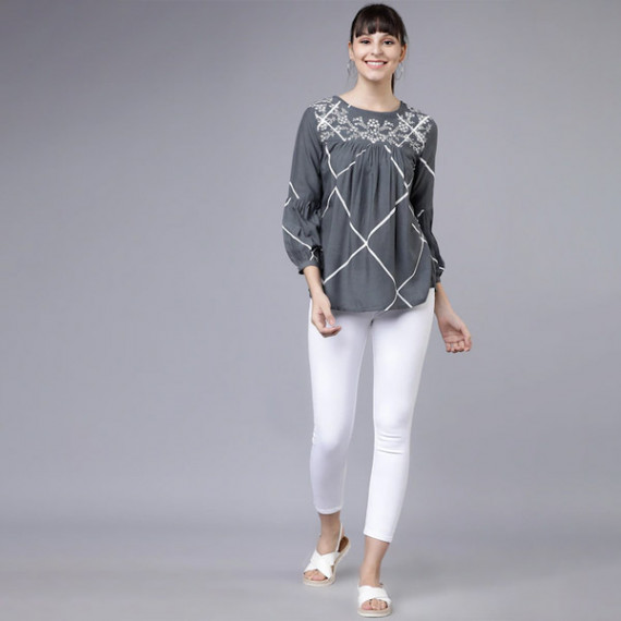 https://www.hypepulse.in/products/women-grey-and-white-printed-a-line-top