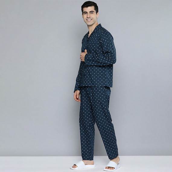 https://www.hypepulse.in/products/men-navy-blue-white-printed-pure-cotton-night-suit