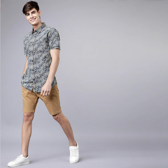 https://www.hypepulse.in/products/men-khaki-solid-slim-fit-regular-shorts